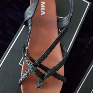 Mia sandals